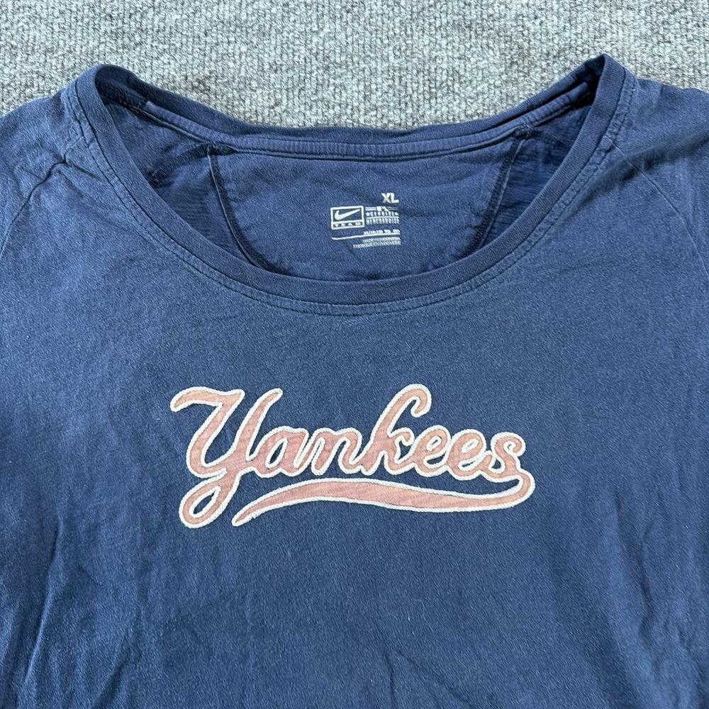 Nike Team MLB New York Yankees T-Shirt Navy Blue Pink Logo XL Womens Raglan Tee - Picture 2 of 6
